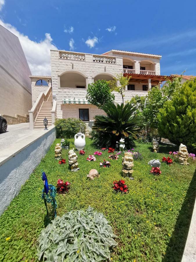 Apartments Fani Bol Exterior foto